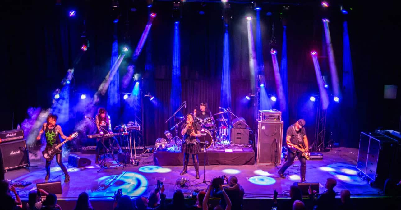 Poppodium Baroeg Rotterdam has reopened in a new building on Spinozaweg, with 500 visitors attending its sold-out opening day.